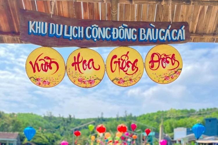 Quảng Ngãi đón khoảng 50.000 lượt khách những ngày đầu năm mới Giáp Thìn - Anh 3