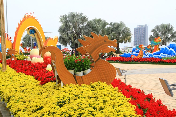 Đà Nẵng: Duy trì các đường hoa sau Tết để phục vụ người dân và du khách - Anh 1