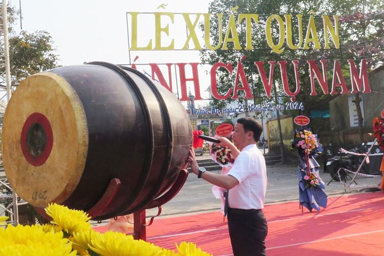 Ngư dân Thừa Thiên Huế xuất quân “mở biển” đầu năm - Anh 1
