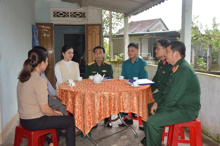 Những “bóng hồng” tình nguyện tòng quân - Anh 2