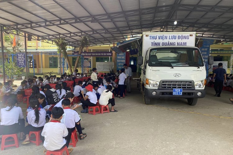 Thư viện tỉnh Quảng Nam kỷ niệm 25 năm thành lập - Anh 3