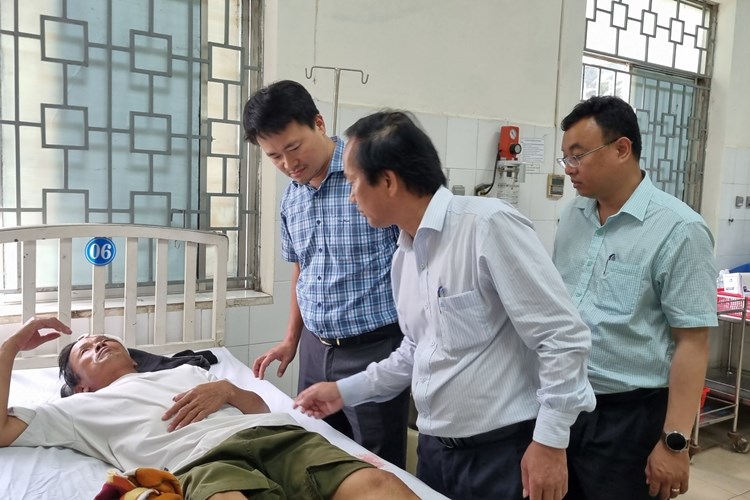 Quảng Ngãi đề nghị hỗ trợ tìm kiếm, cứu nạn hai ngư dân mất tích - Anh 2
