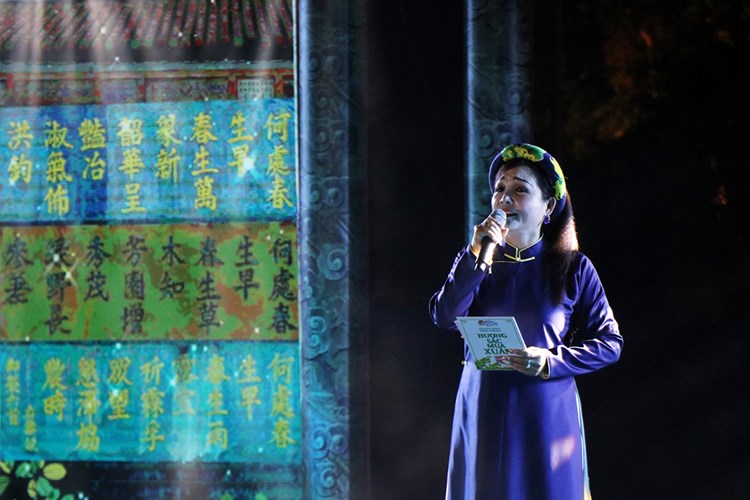 Đêm thơ nhạc “Hương sắc mùa xuân” - Anh 2