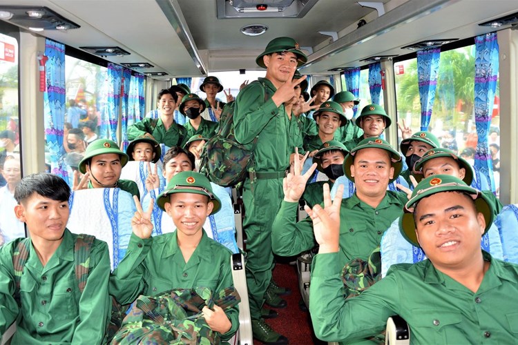 Ngày hội tòng quân ở Quảng Ngãi - Anh 10