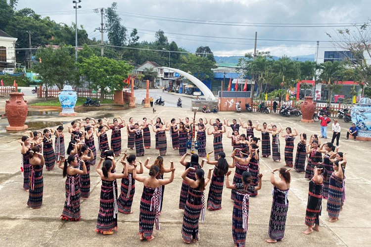 Quảng Nam: Triển khai thực hiện Dự án 6 bảo tồn, phát huy văn hóa truyền thống dân tộc thiểu số gắn với phát triển du lịch - Anh 3