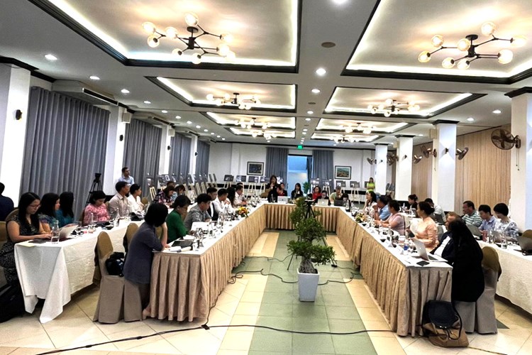 Tham vấn vai trò của lực lượng lao động phi chính thức trong giảm thiểu chất thải rắn - Anh 1