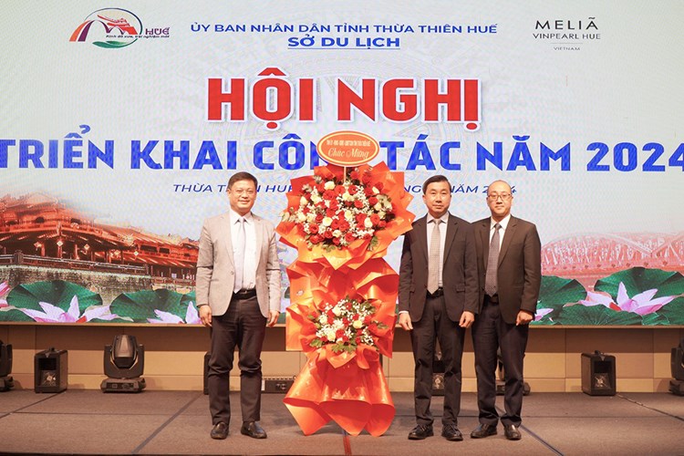 Lần thứ 4 gia hạn thi tuyển chức danh Phó Giám đốc Sở Du lịch: Lãnh đạo tỉnh Thừa Thiên Huế nói gì? - Anh 1