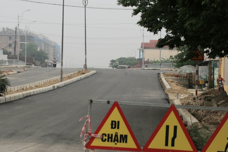Cầu Lợi Nông hơn 100 tỉ đồng đã được “lộ diện” sau 6 năm ì ạch - Anh 4