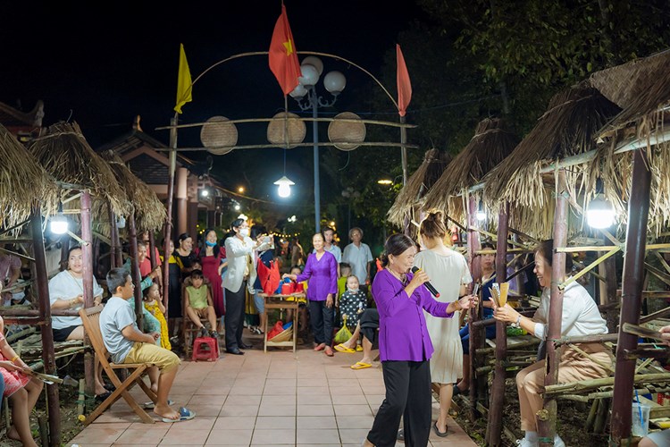 Thừa Thiên Huế: Đẩy mạnh phát huy giá trị di sản nghệ thuật Bài Chòi - Anh 1