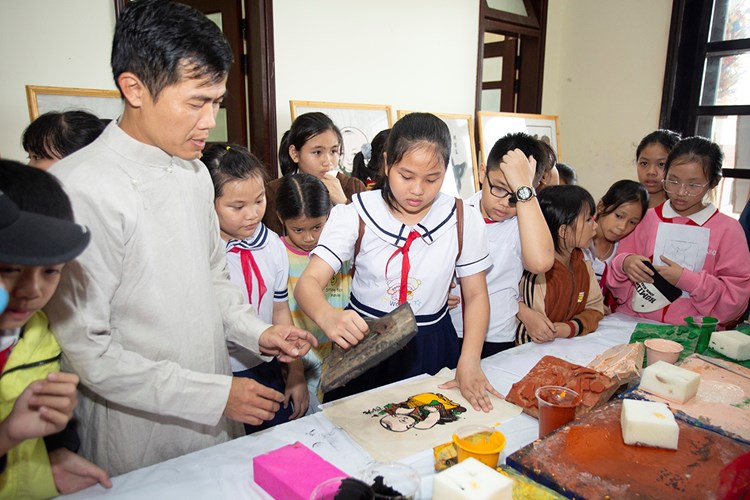 Khám phá và trải nghiệm các dòng tranh dân gian Việt Nam - Anh 4