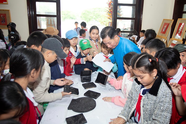 Khám phá và trải nghiệm các dòng tranh dân gian Việt Nam - Anh 3