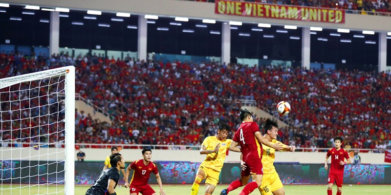 Bóng đá: Nơi gắn kết triệu con tim - Anh 3
