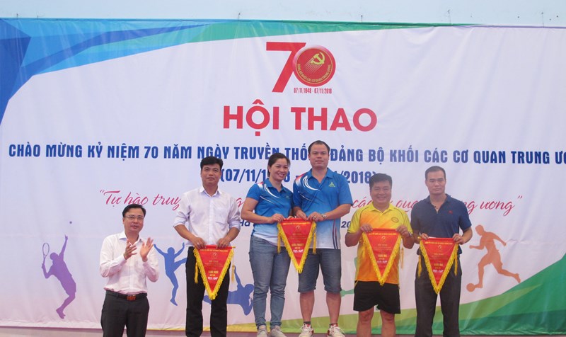 Đảng ủy Bộ VHTTDL giành giải cao tại Hội thao Đảng bộ Khối các cơ quan Trung ương - Anh 1