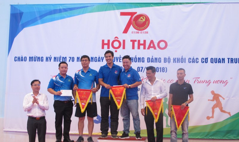 Đảng ủy Bộ VHTTDL giành giải cao tại Hội thao Đảng bộ Khối các cơ quan Trung ương - Anh 3