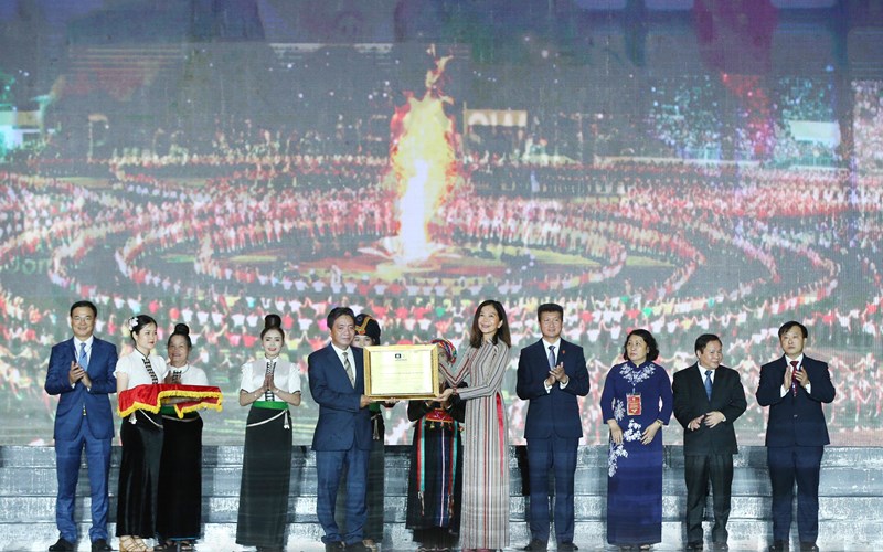 Bằng tâm huyết và trách nhiệm để lan tỏa Nghệ thuật Xòe Thái - Anh 4