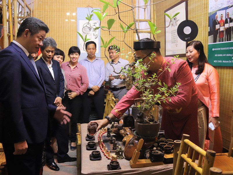 Lễ hội Du lịch và văn hóa ẩm thực Hà Nội 2021 thu hút hàng nghìn người trong đêm khai mạc - Anh 6