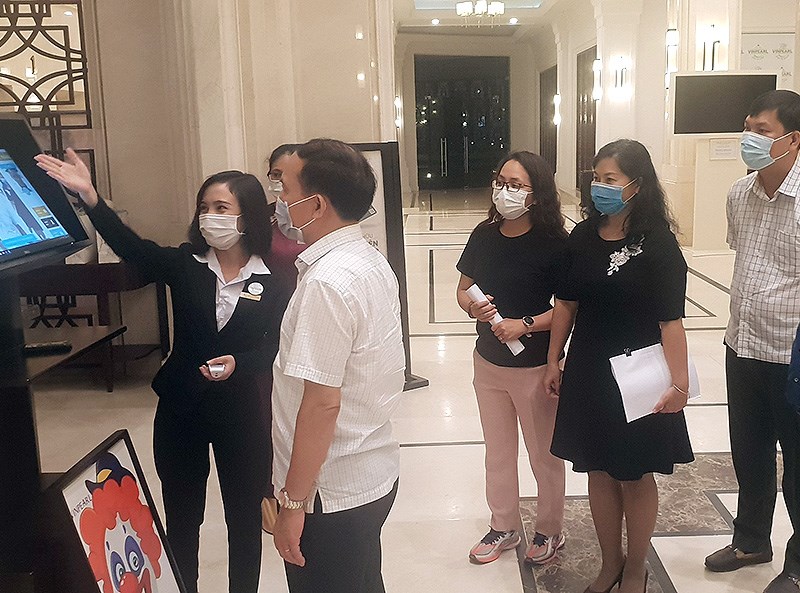 Các trung tâm du lịch đẩy mạnh phòng, chống dịch Covid-19 - Anh 1