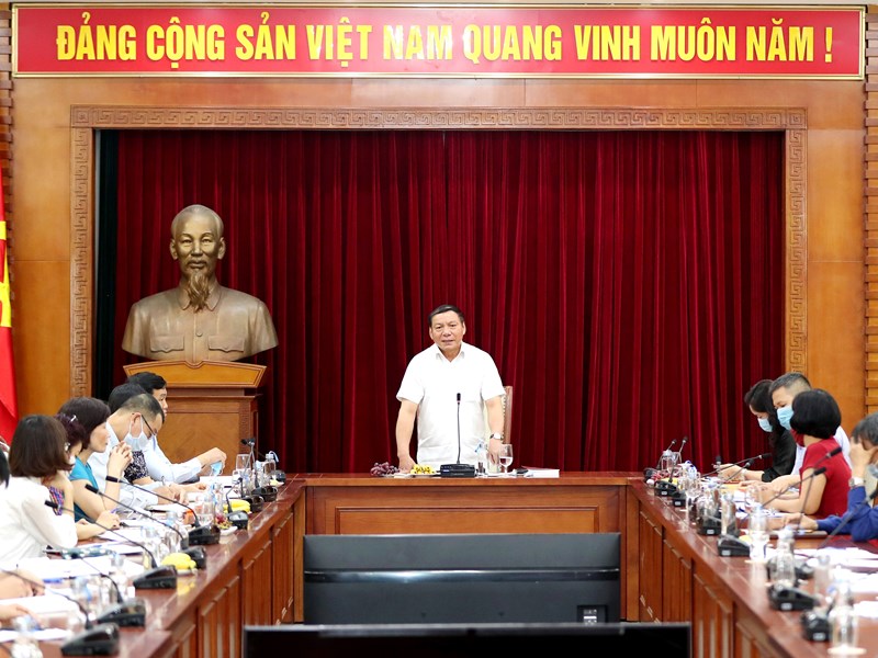 Bộ trưởng Nguyễn Văn Hùng: Hoàn thiện các văn bản quy phạm pháp luật làm công cụ quản lý ngành là rất quan trọng - Anh 1