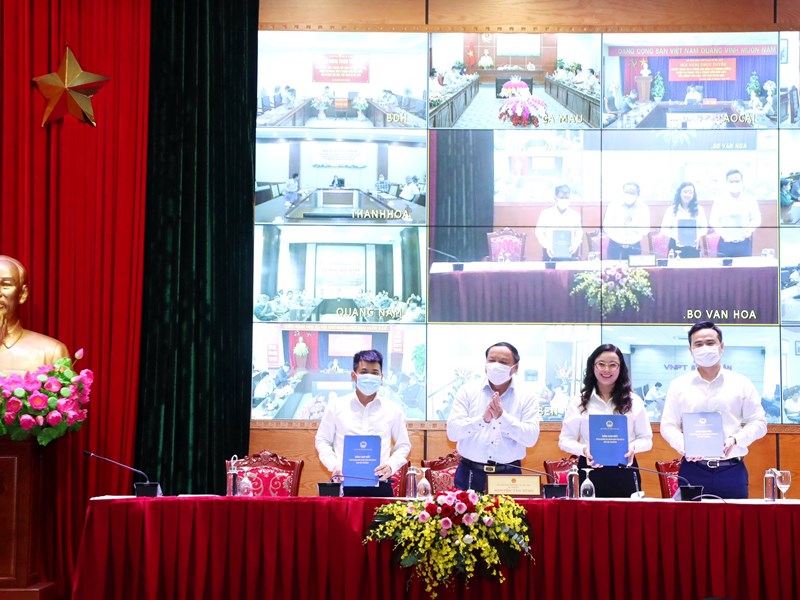 Bộ trưởng Nguyễn Văn Hùng: Hãy nhóm lên ngọn lửa hồng từ trái tim những người làm Văn hoá - Anh 9