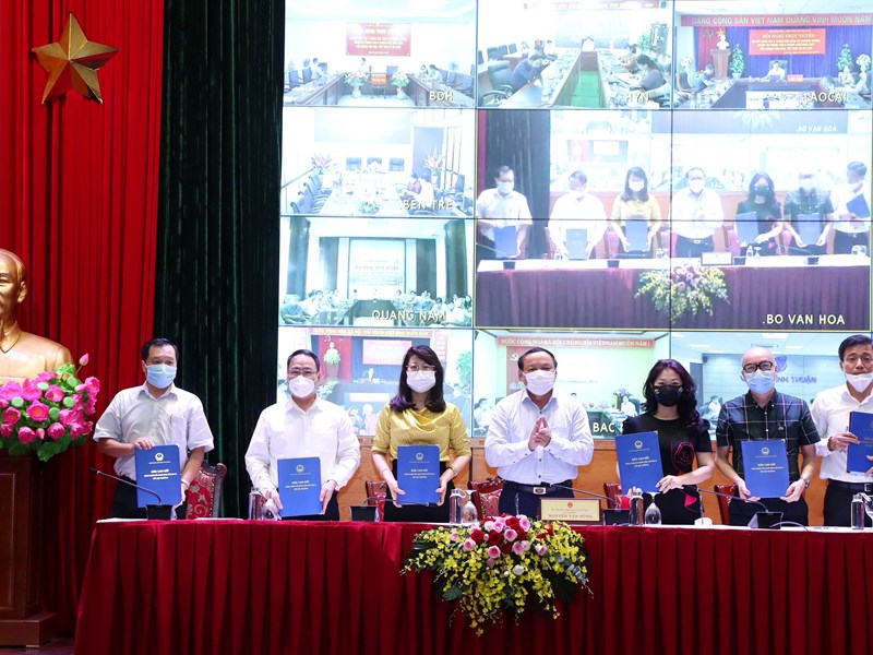 Bộ trưởng Nguyễn Văn Hùng: Hãy nhóm lên ngọn lửa hồng từ trái tim những người làm Văn hoá - Anh 10