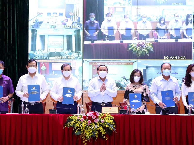 Bộ trưởng Nguyễn Văn Hùng: Hãy nhóm lên ngọn lửa hồng từ trái tim những người làm Văn hoá - Anh 8