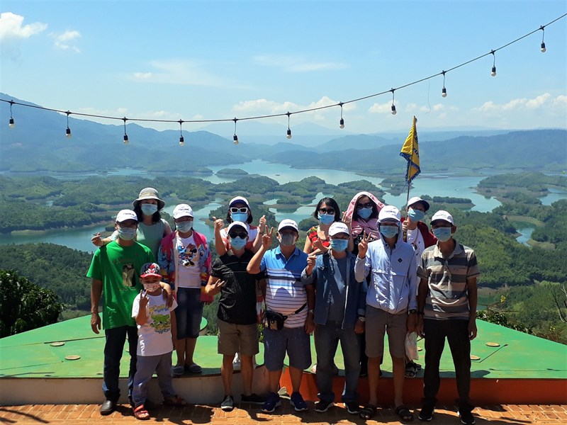 Hướng dẫn thực hiện chính sách hỗ trợ hướng dẫn viên du lịch gặp khó khăn do đại dịch Covid-19 - Anh 1