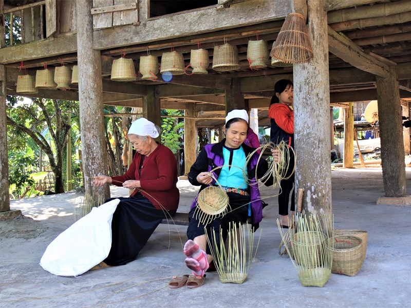 Liên kết, hợp tác chặt chẽ để phát triển du lịch trở thành ngành kinh tế mũi nhọn - Anh 2
