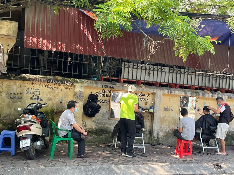 Hà Nội: Người dân trở lại cuộc sống bình thường trong tình hình mới - Anh 1
