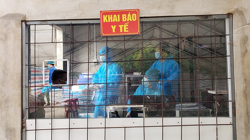 Quảng Bình: Giúp đỡ đoàn người đi xe máy về quê từ các tỉnh, thành phía Nam - Anh 4