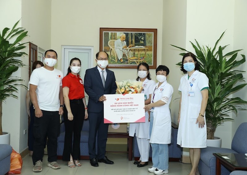 Du lịch Hàn Quốc đồng hành, tiếp sức cùng Việt Nam chống dịch - Anh 1