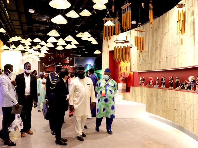 Tổng thống Sierra Leone thăm Nhà triển lãm Việt Nam tại EXPO 2020 Dubai - Anh 3