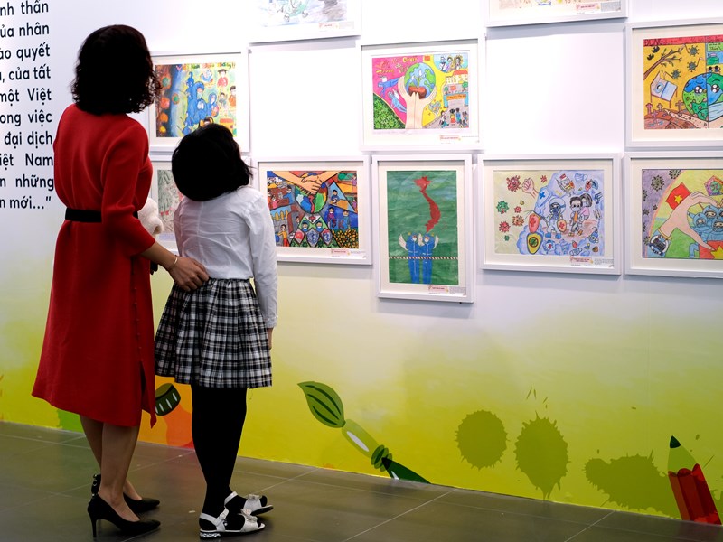 “Vì một Việt Nam tất thắng”- món quà tinh thần gửi tuyến đầu chống dịch - Anh 1
