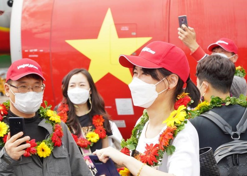 Đoàn khách quốc tế đầu tiên đến Phú Quốc bằng hộ chiếu vắc xin - Anh 4