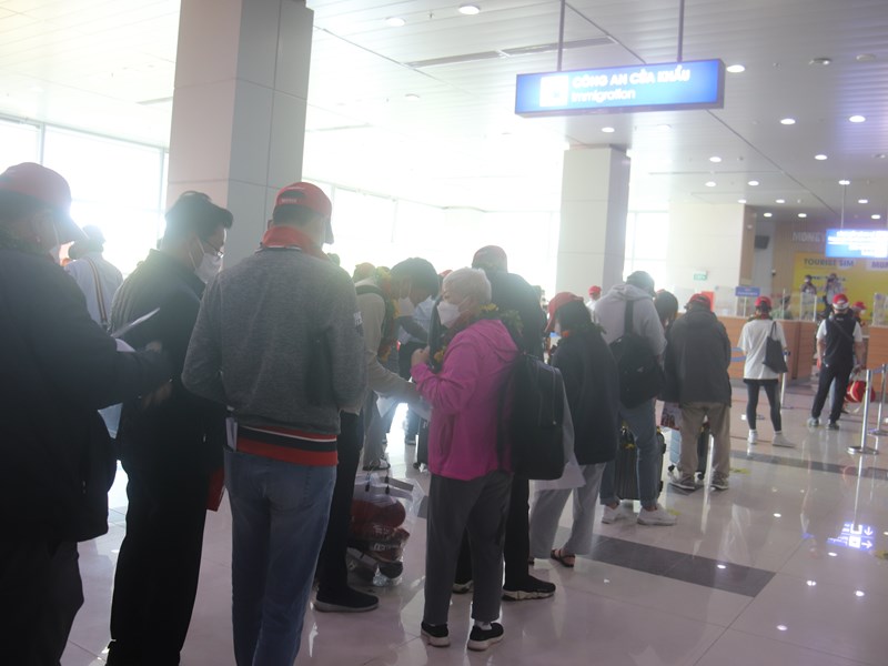 Đoàn khách quốc tế đầu tiên đến Phú Quốc bằng hộ chiếu vắc xin - Anh 9