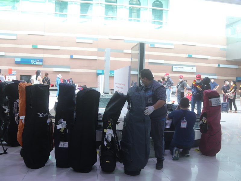 Đoàn khách quốc tế đầu tiên đến Phú Quốc bằng hộ chiếu vắc xin - Anh 10