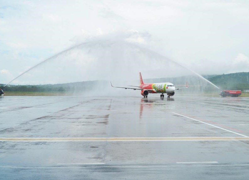 Đoàn khách quốc tế đầu tiên đến Phú Quốc bằng hộ chiếu vắc xin - Anh 2