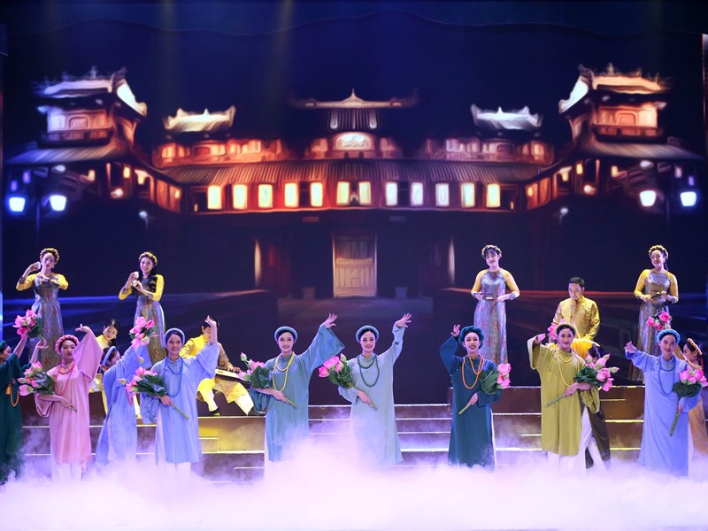 Chương trình nghệ thuật đặc biệt chào mừng Hội nghị văn hoá toàn quốc: Sức sống trường tồn văn hoá Việt - Anh 8