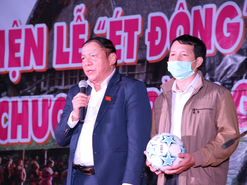 Bộ trưởng Nguyễn Văn Hùng dự tái hiện Lễ Et Đông của dân tộc Ba Na - Anh 4