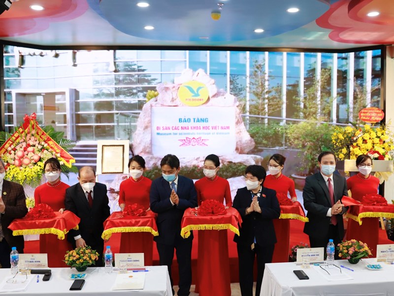 Ra mắt bảo tàng đầu tiên về khoa học và các nhà khoa học Việt Nam - Anh 1
