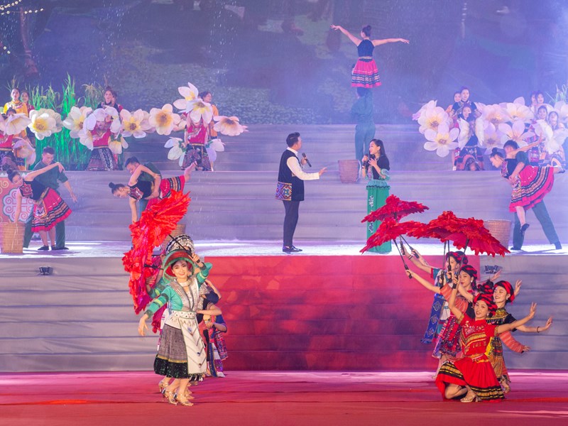 Khai mạc Ngày Hội văn hóa dân tộc Mông lần III năm 2021: Tôn vinh văn hóa của một dân tộc giàu truyền thống - Anh 14