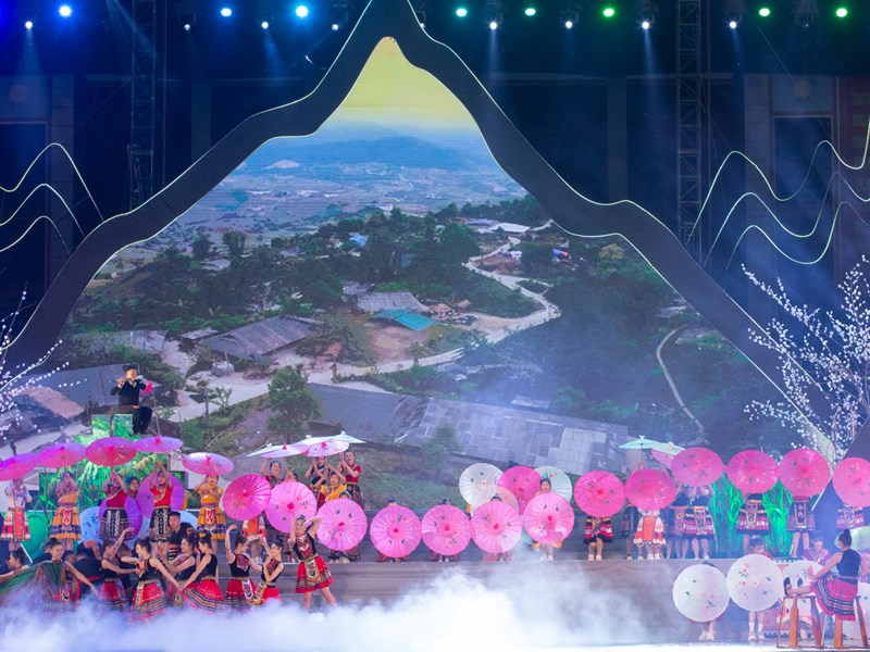 Khai mạc Ngày Hội văn hóa dân tộc Mông lần III năm 2021: Tôn vinh văn hóa của một dân tộc giàu truyền thống - Anh 8