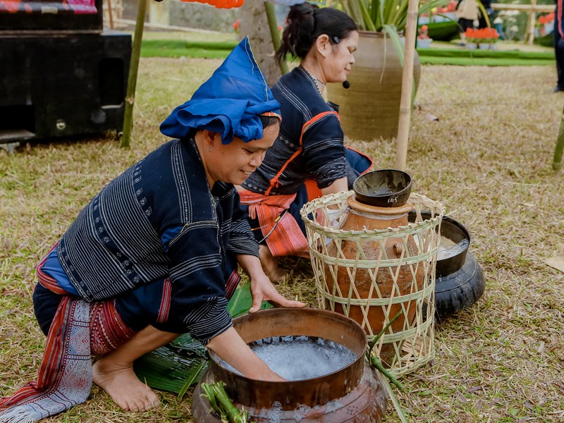 Linh thiêng Nghi thức cúng vợt sợi bông của đồng bào dân tộc Ba Na - Anh 5