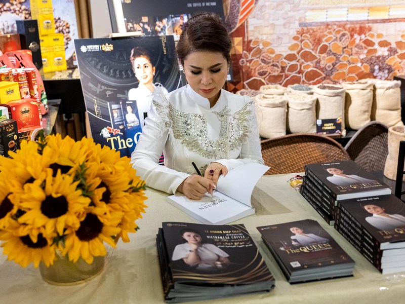 Khách tham quan EXPO thích thú thưởng thức cà phê Việt Nam - Anh 1