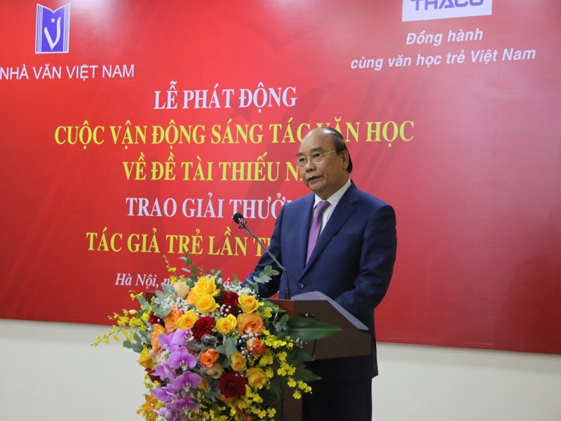 Các nhà văn trẻ hãy viết bằng nét đẹp văn hóa dân tộc mình, bằng lương tri, bản lĩnh của con người Việt Nam - Anh 1