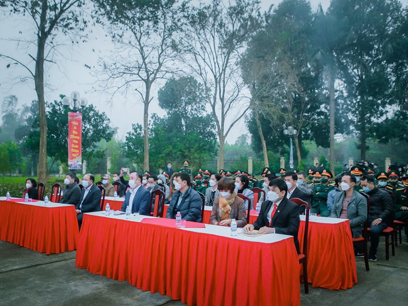 Gói bánh chưng xanh cùng người nghèo ăn Tết - Anh 1
