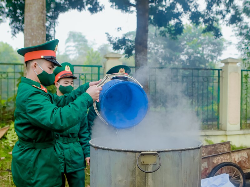 Gói bánh chưng xanh cùng người nghèo ăn Tết - Anh 7