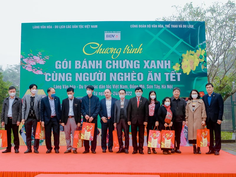Gói bánh chưng xanh cùng người nghèo ăn Tết - Anh 11