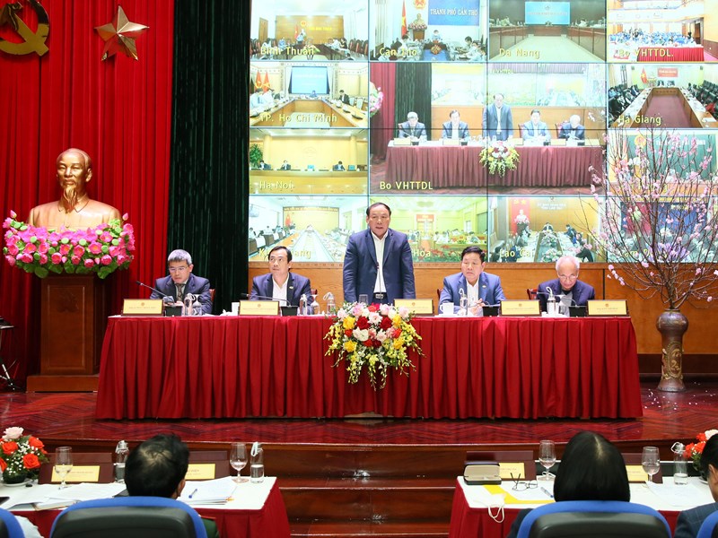 Bộ trưởng Nguyễn Văn Hùng: Đây là thời điểm chín muồi để mở cửa toàn bộ du lịch quốc tế - Anh 1