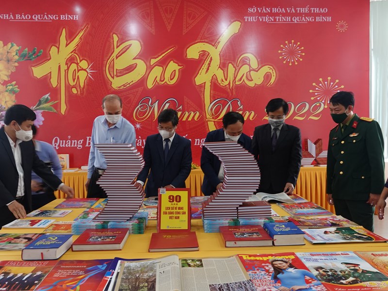 Quảng Bình tổ chức hội báo xuân Nhâm Dần năm 2022 - Anh 2