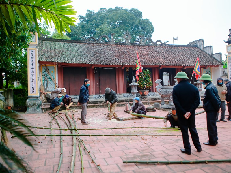 Nam Định: Người dân Thanh Khê háo hức dựng đu Tết - Anh 1